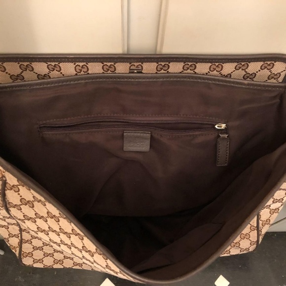 SOLD!! GUCCI 🔥 BEAUTIFUL CROSSBODY MESSENGER BAG - Picture 3 of 8